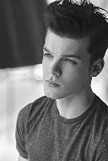 How tall is Cameron Monaghan?